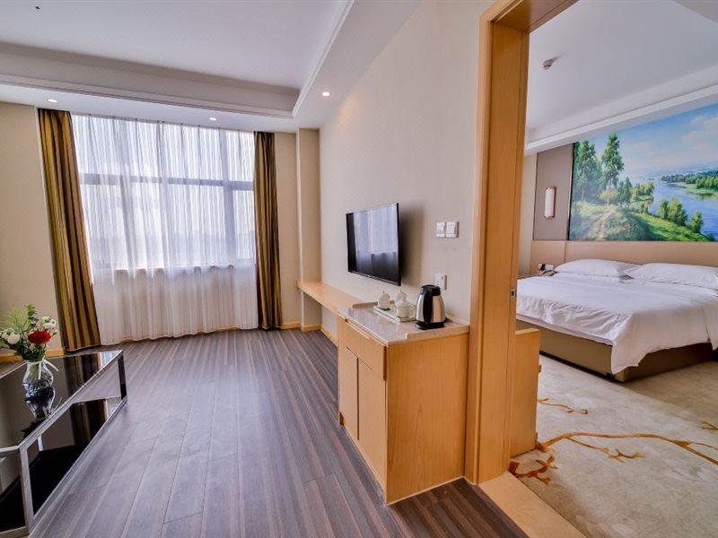 Vienna International Hotel Wuhan Exterior photo