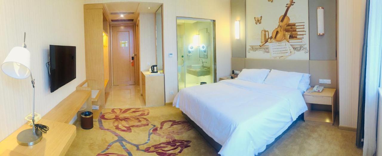Vienna International Hotel Wuhan Exterior photo